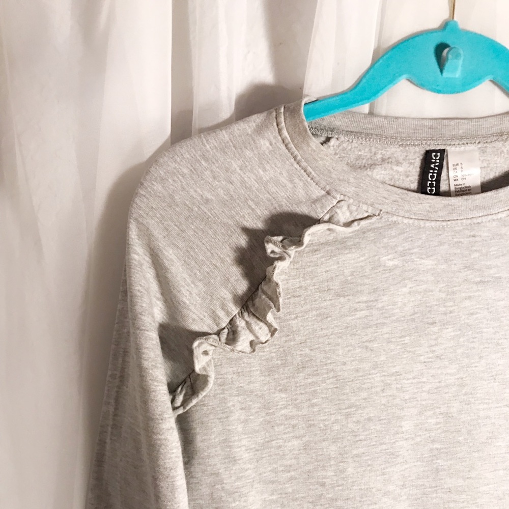 H&M | Ruffle Sweatshirt - Picture 3 of 6